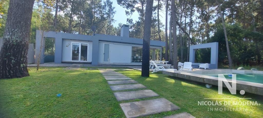Venta casa en barrio Burnett, Maldonado. Playa mansa