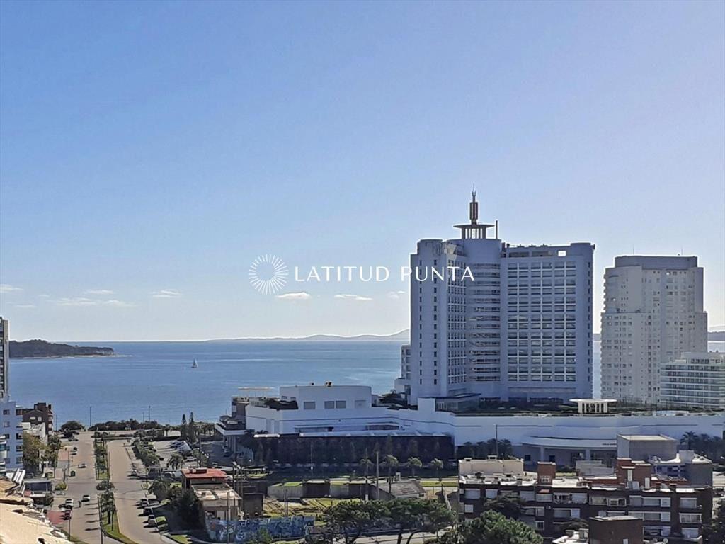 Apartamento de 3 dormitorios en Av Chiverta
