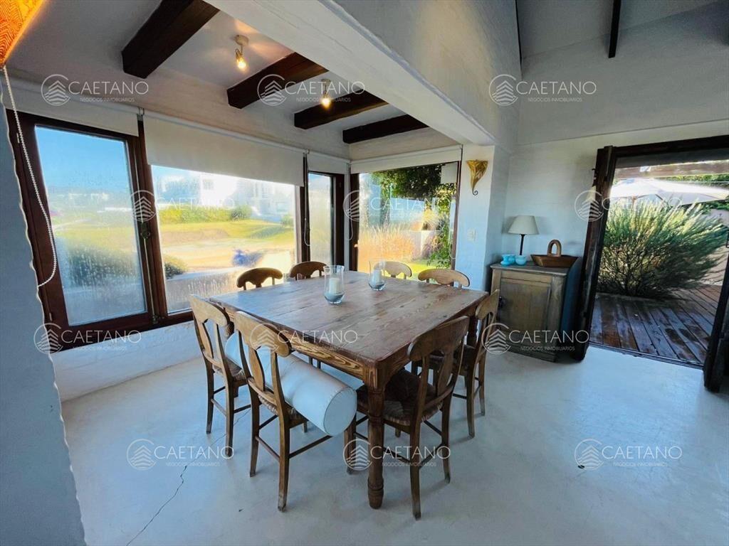 Preciosa casa en Montoya a metros del mar. Muy