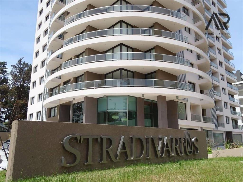 Apartamento en venta c/ cochera en Cantegril