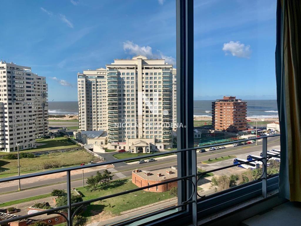 Apartamento de Dos Dormitorios en venta Playa Mansa