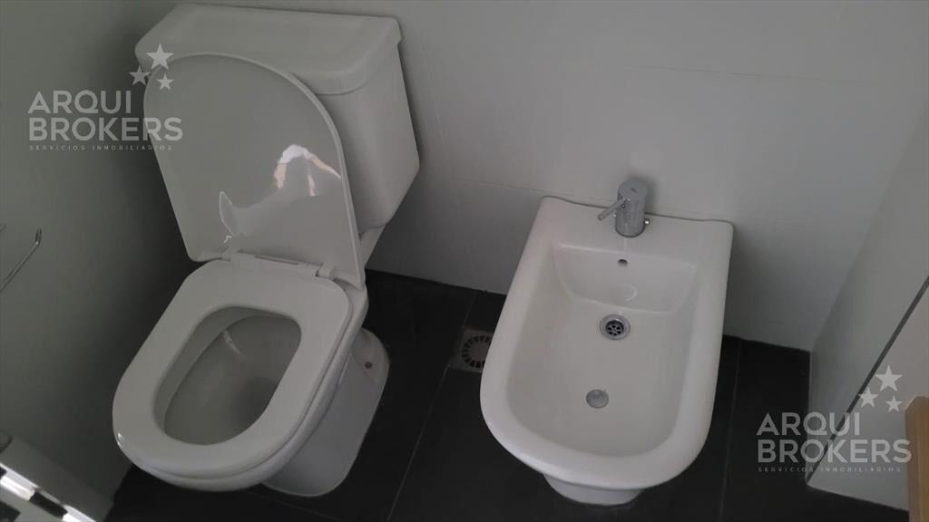Oficina en venta con renta en Cordón - 106B