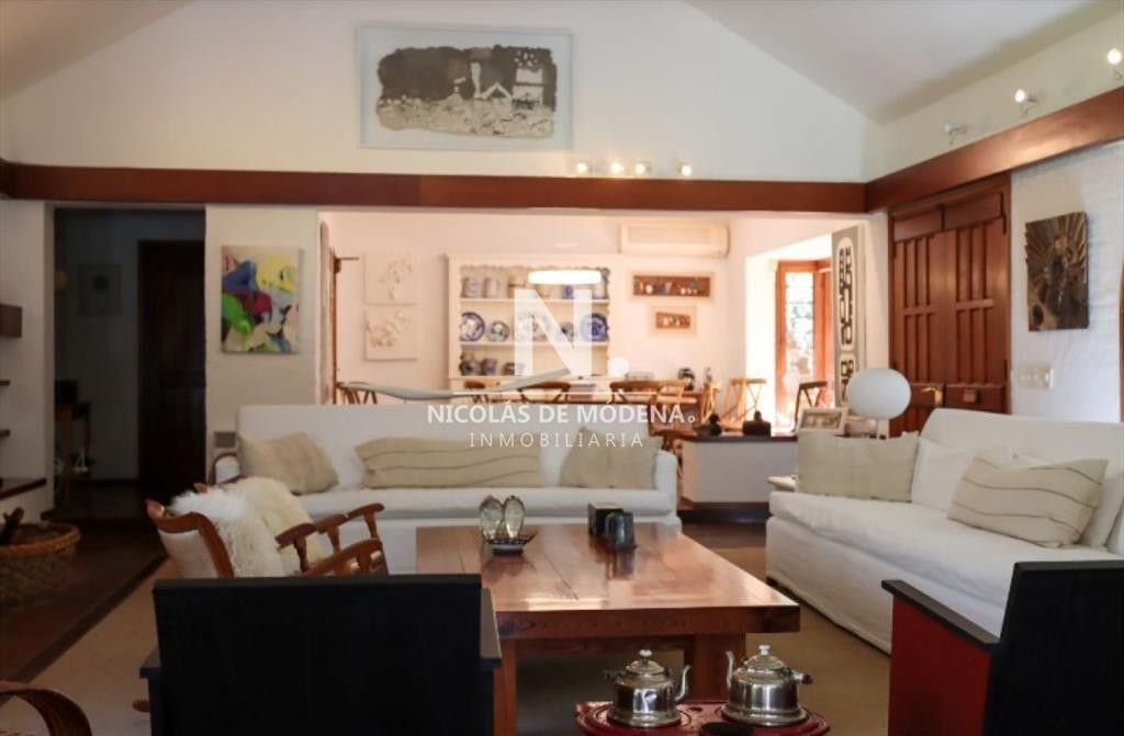 Vende casa en playa brava, Punta del Este de 5