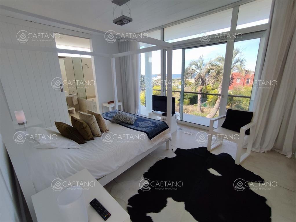 Alquiler de casa 3 dormitorios. Punta Piedras,