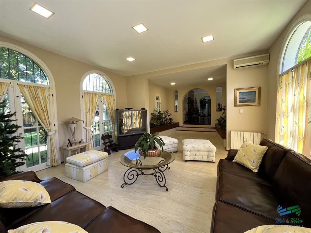 Excelente Residencia en venta, Lugano - Punta del