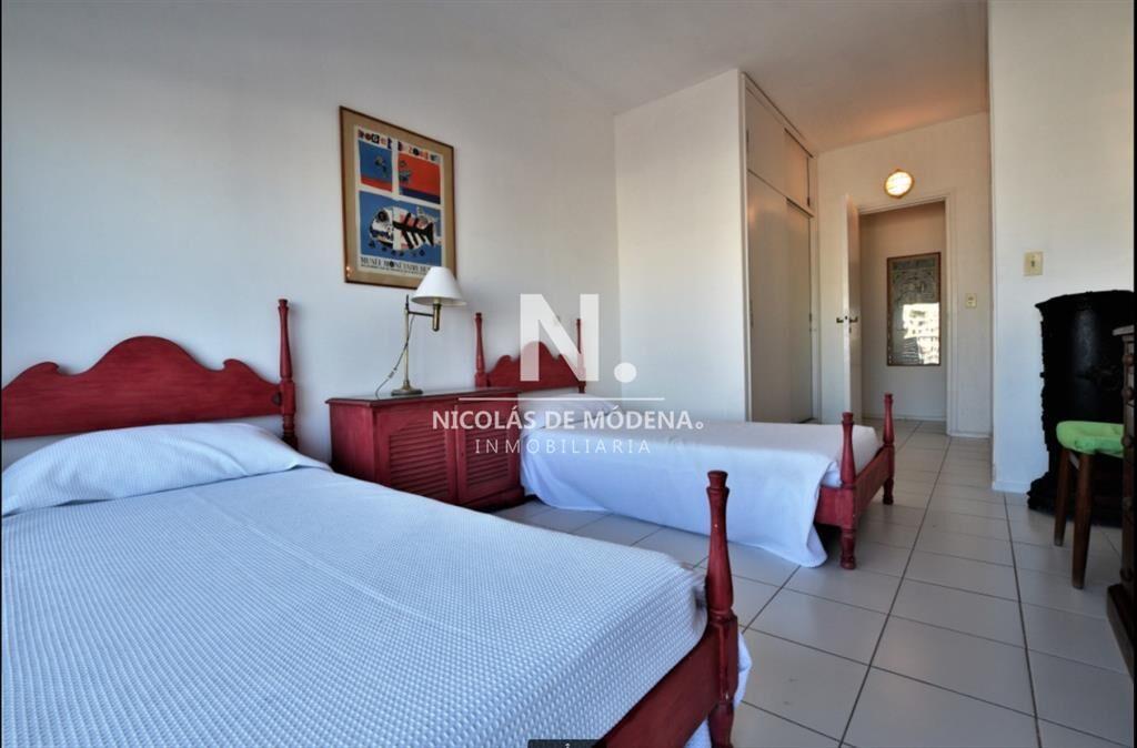 Vende apartamento de 3 dormitorios en Playa Punta