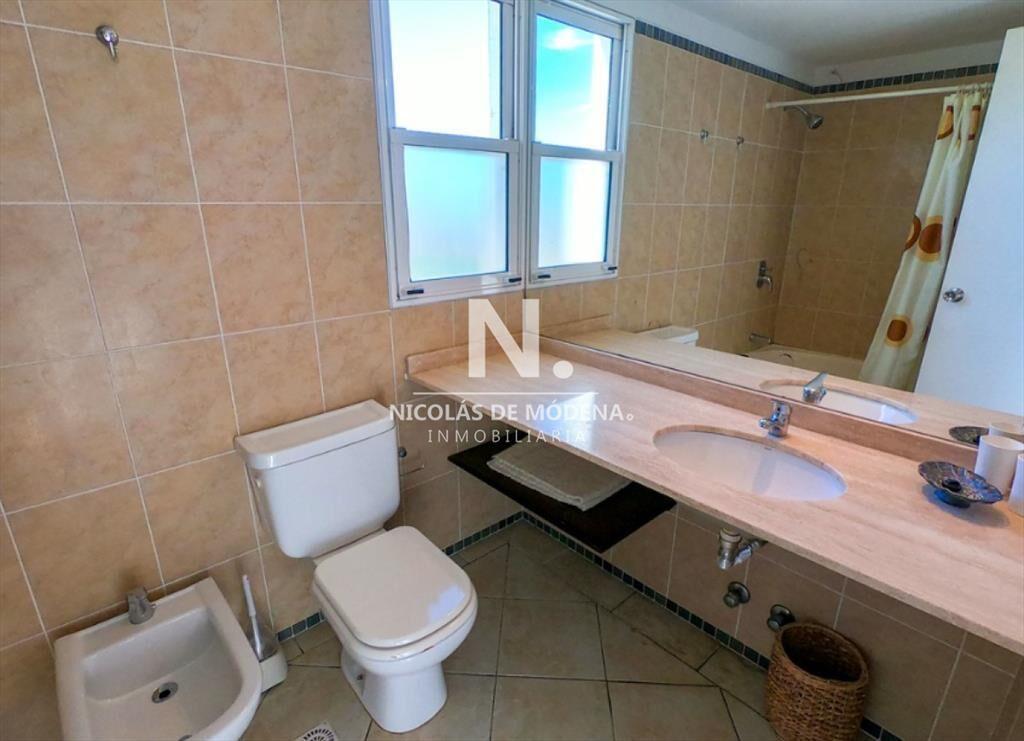 En venta casa de 3 dormitorios en Tio Tom, Punta Ballena.