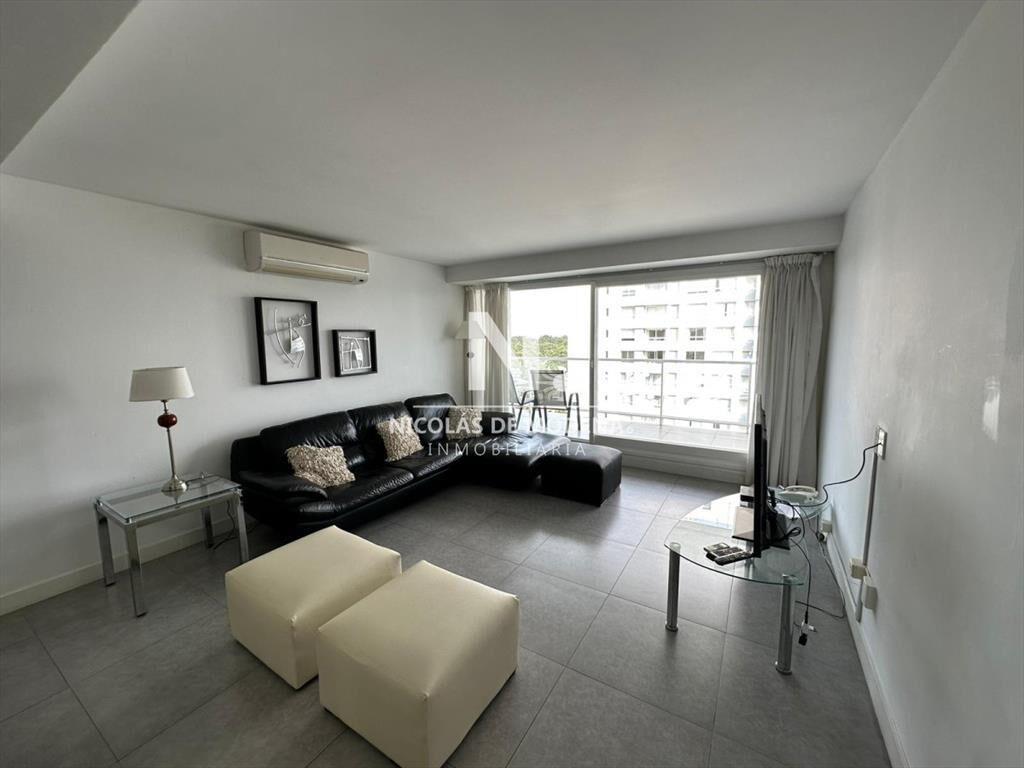 Apartamento 3 dormitorios en edificio de en Punta