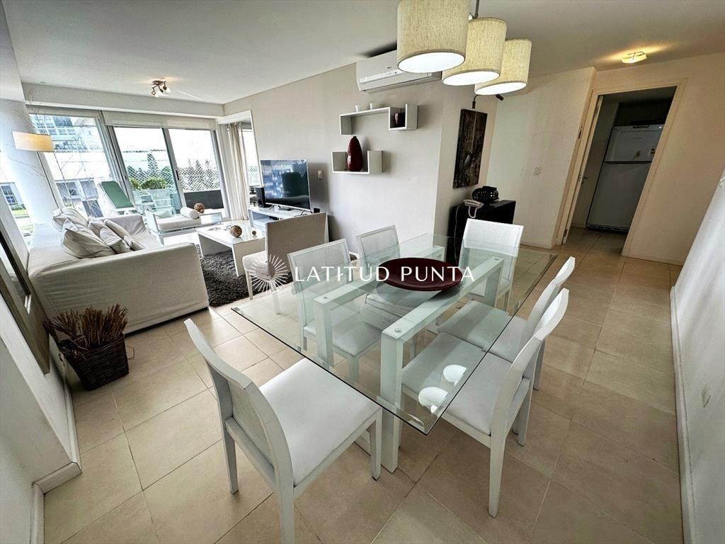 Mansa, apartamento de 3 dormitorios con servicios