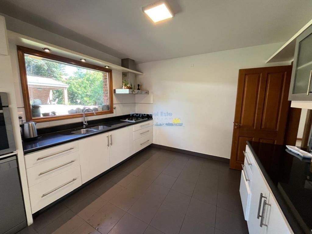Casa de 5 dormitorios en alquiler en Lugano, del