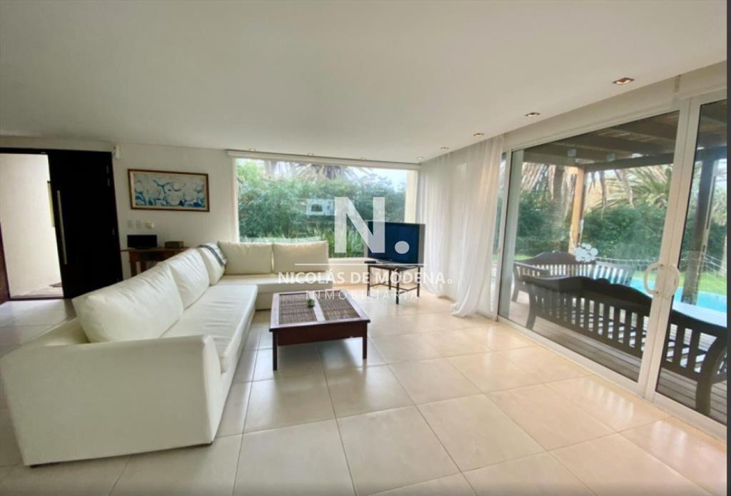 Venta de Casa 4 DORMITORIOS en Punta del Este,
