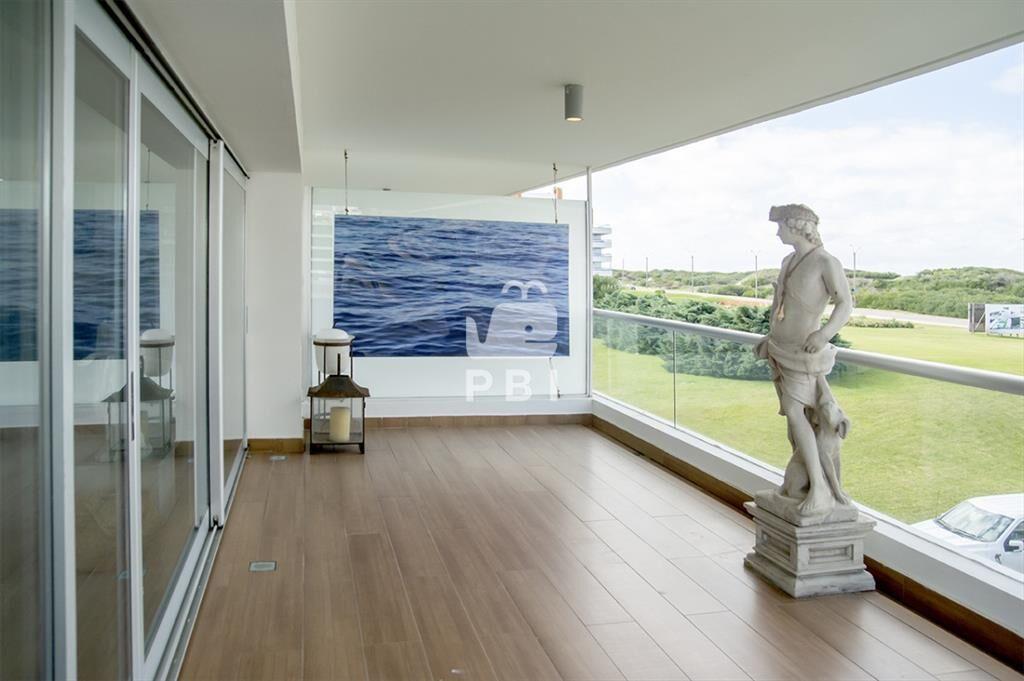 Vende espectacular apartamento en Brava de 3 - /