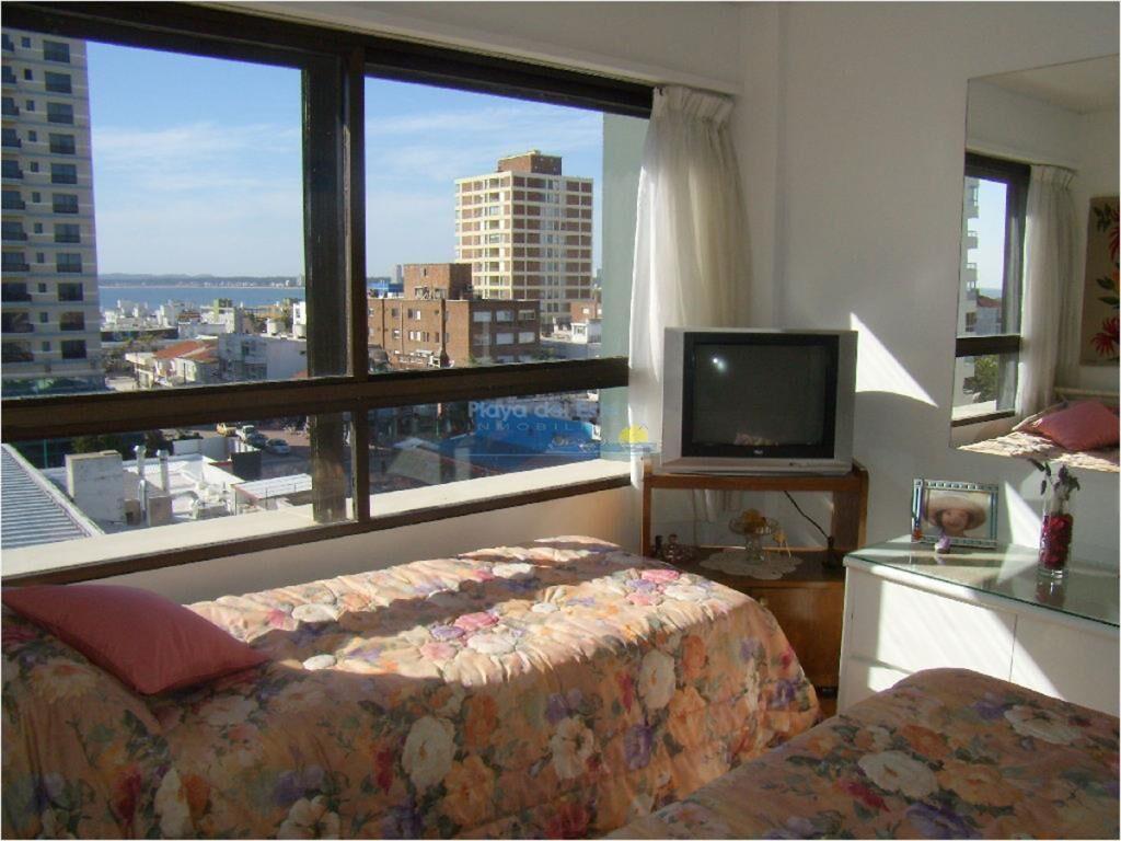 Apartamento en Peninsula, 2 dormitorios y medio