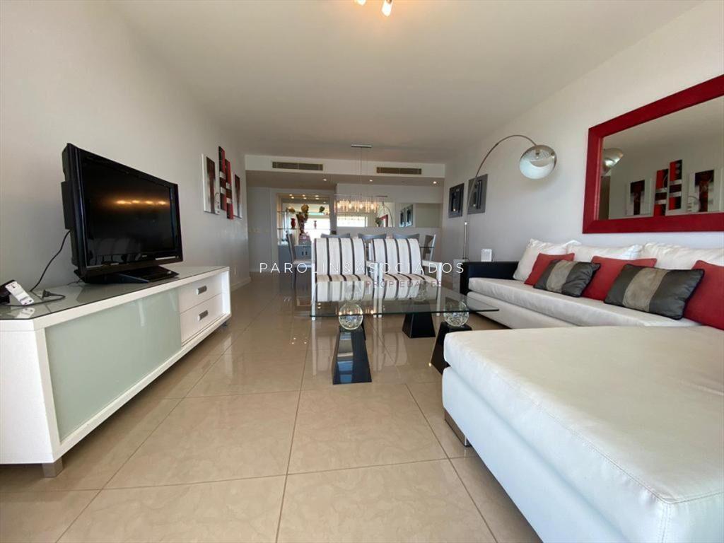 Hermoso apartamento en venta en piso alto en del