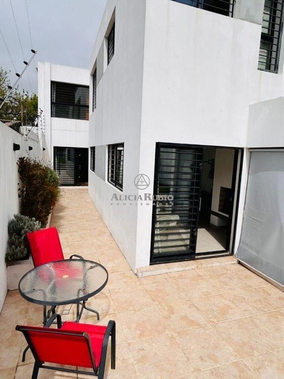 CASA EN VENTA 4 DORMITORIOS CON FONDO Y BARBACOA. COCHER...