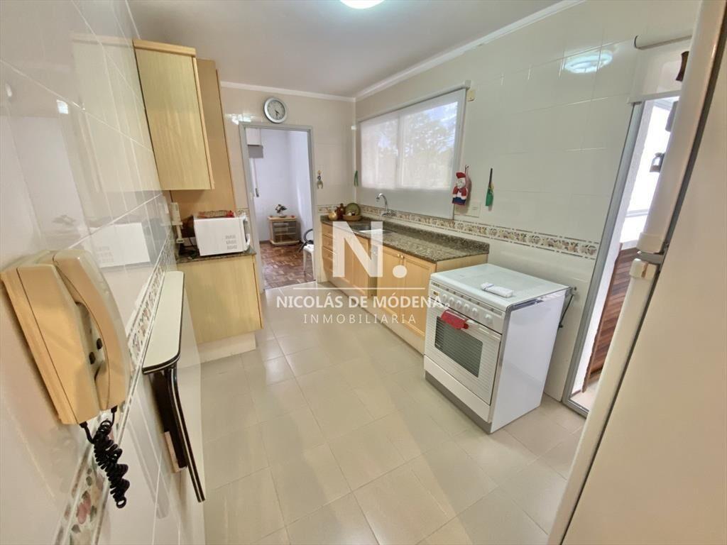 Vende impecable apartamento de 3 dormitorios, en