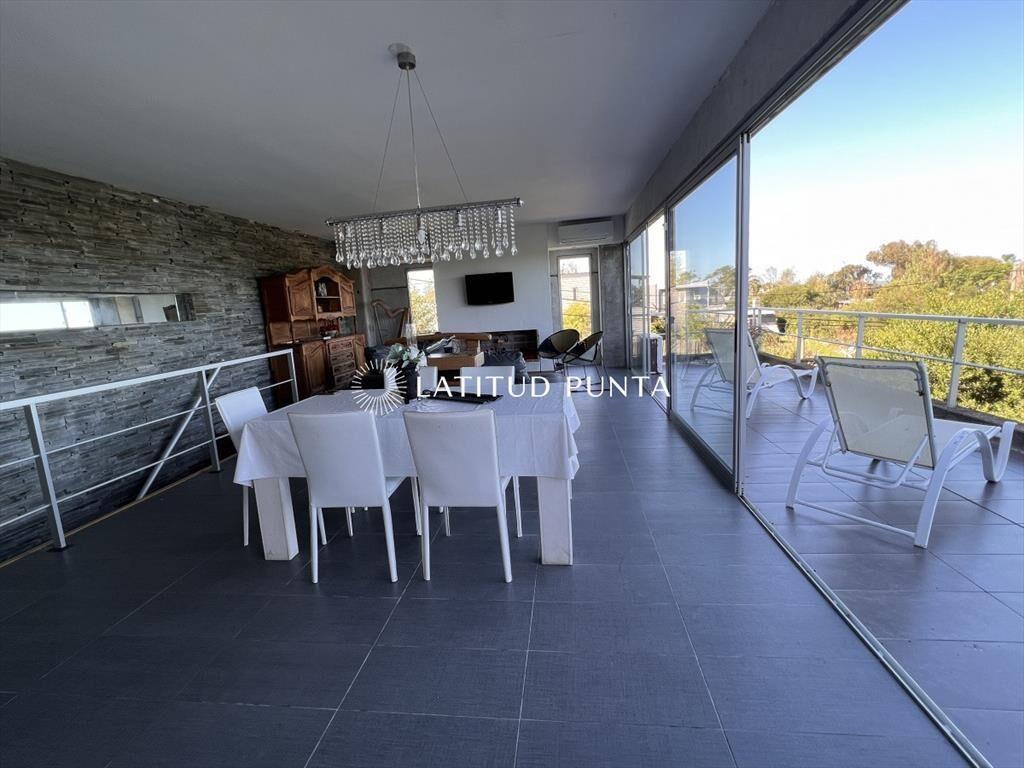 Venta de casa 3 dormitorios en Punta Piedras,