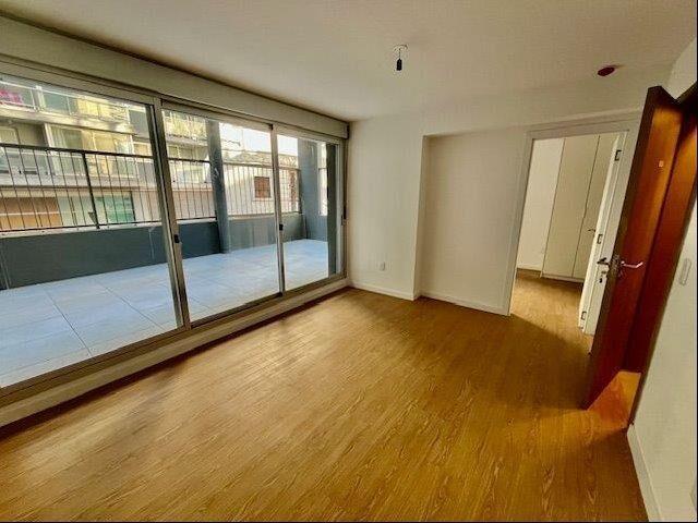 VENTA CON RENTA APARTAMENTO CORDÓN SUR 1 DORMITORIO CON AMP