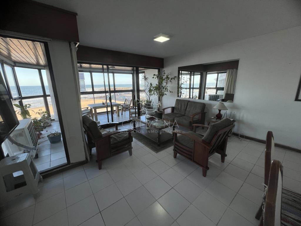 EXCELENTE OPORTUNIDAD! Apartamento de 3 frente al