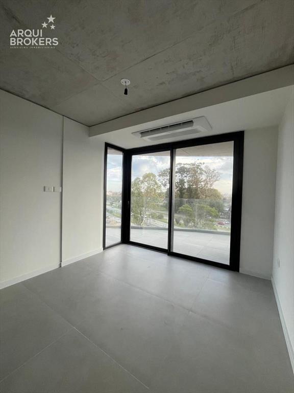 Apartamento de tres dormitorios en alquiler en Parque Roose