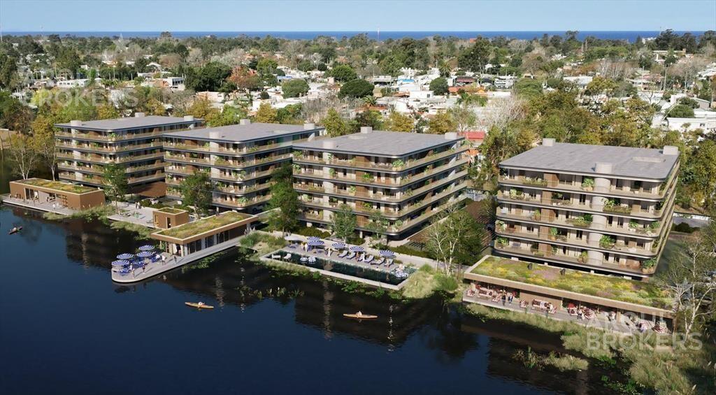 Apartamento de tres dormitorios en venta en Ciudad de la Co