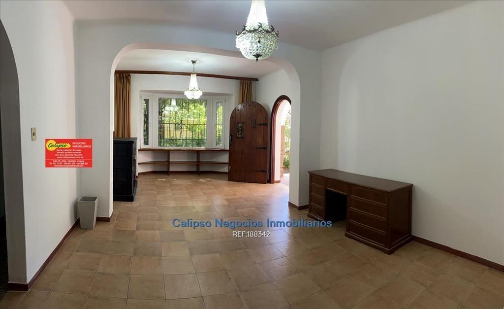 Venta de Majestuosa Casa en Atlantida - 5 dorm.- 3 baños