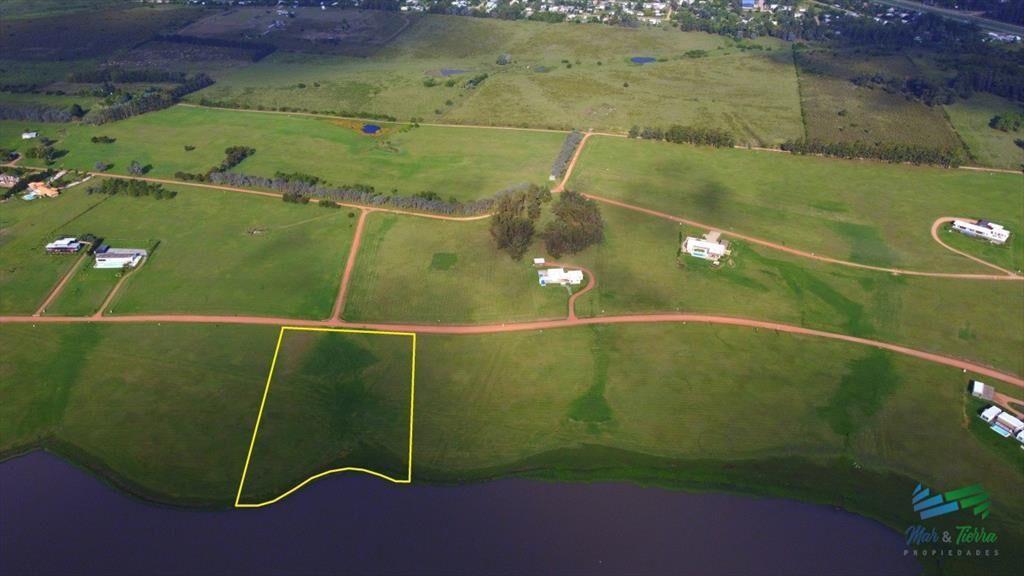 venta de terreno con costa de laguna en laguna de