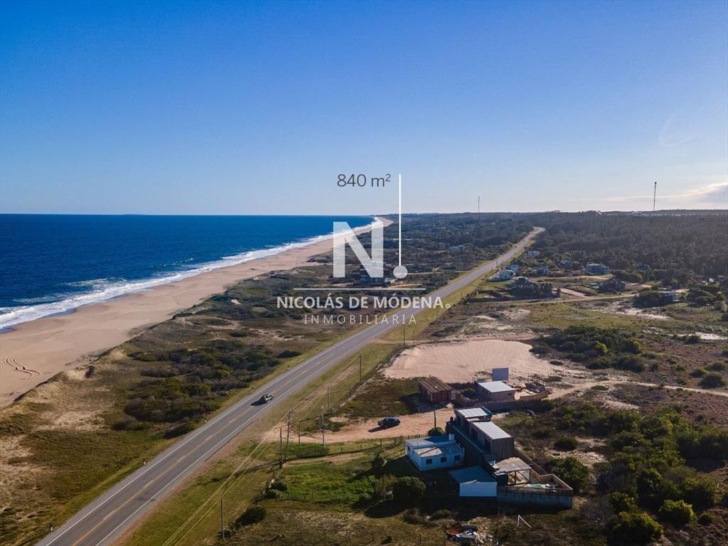 Vende amplio terreno en Santa Monica