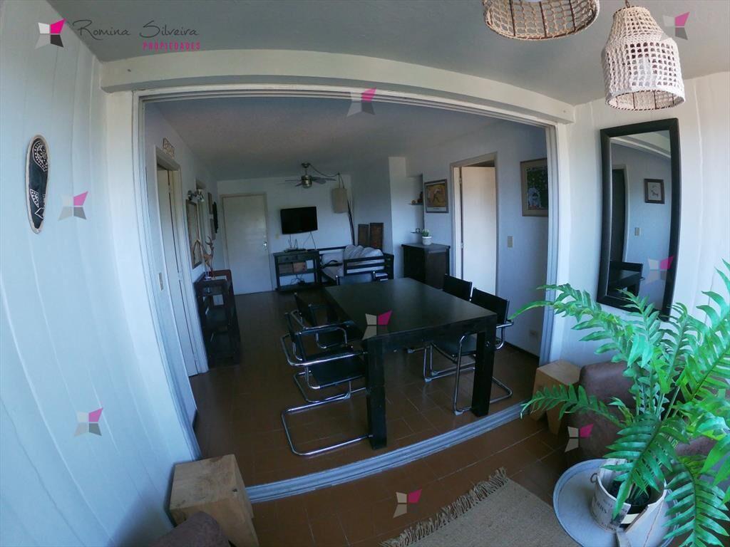 VENTA DE APARTAMENTO DE 2 DORMITORIOS EN EDIFICIO SOBRE ROO