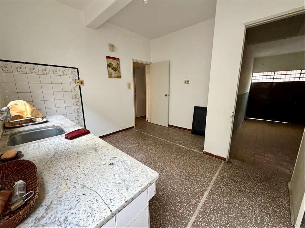 Venta casa 2 dormitorios más servicio, escritorio, garaje p