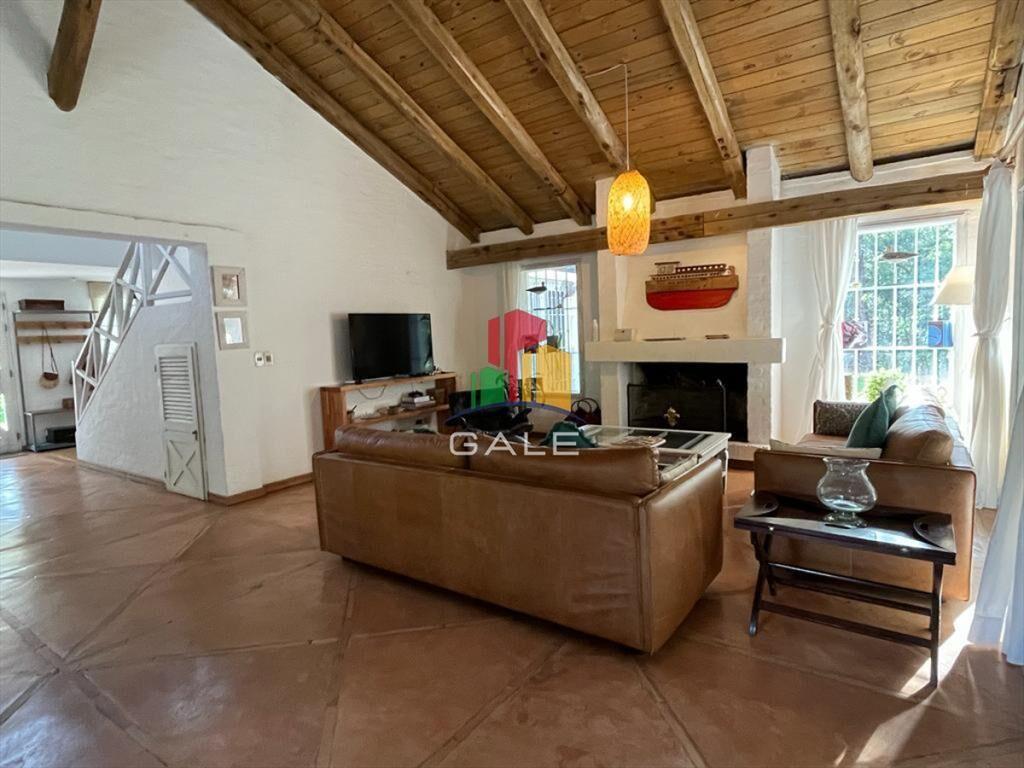 Vende casa de 4 dormitorios en Pinares, Punta del