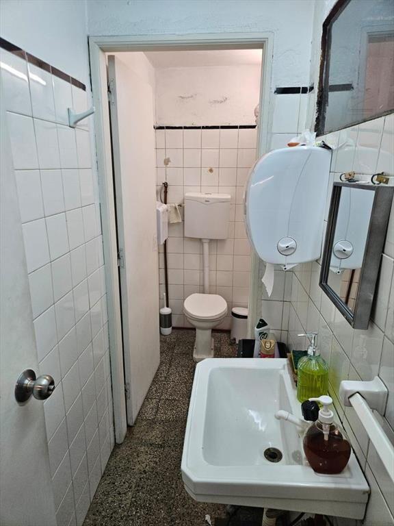 18 y Constituyente, 5 mts de frente, 140 m2 de salón, listo