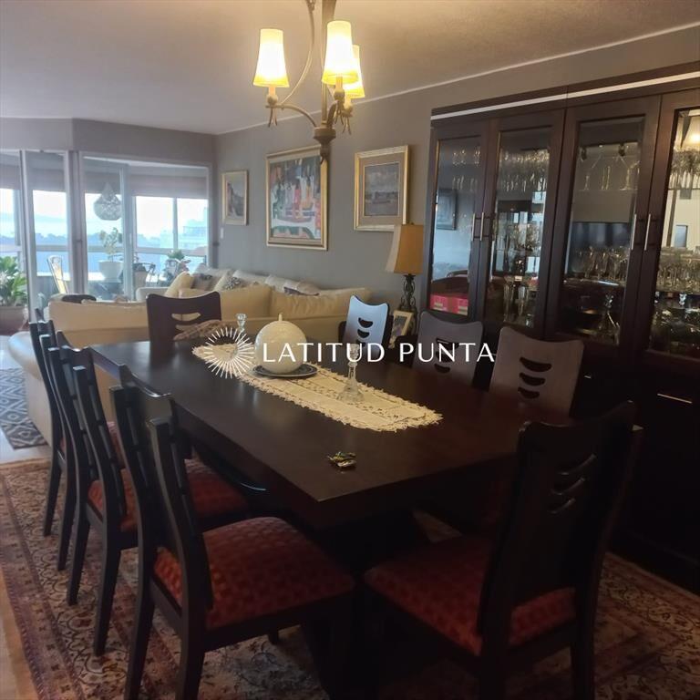 Apartamento en Roosevelt, 3 dormitorios más