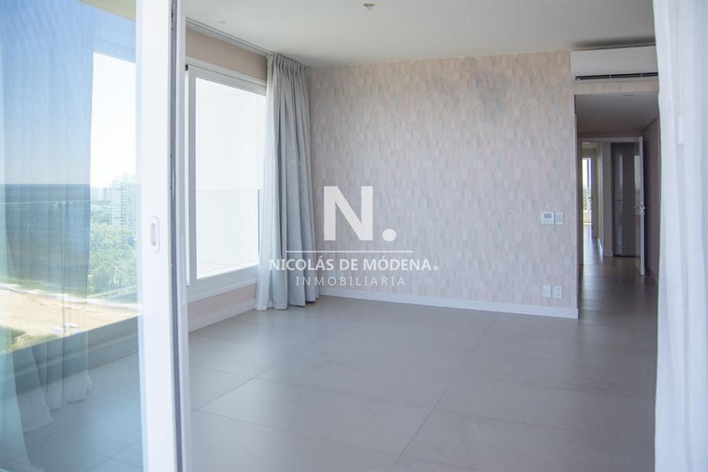 Departamento de 4 dormitorios en venta, frente al