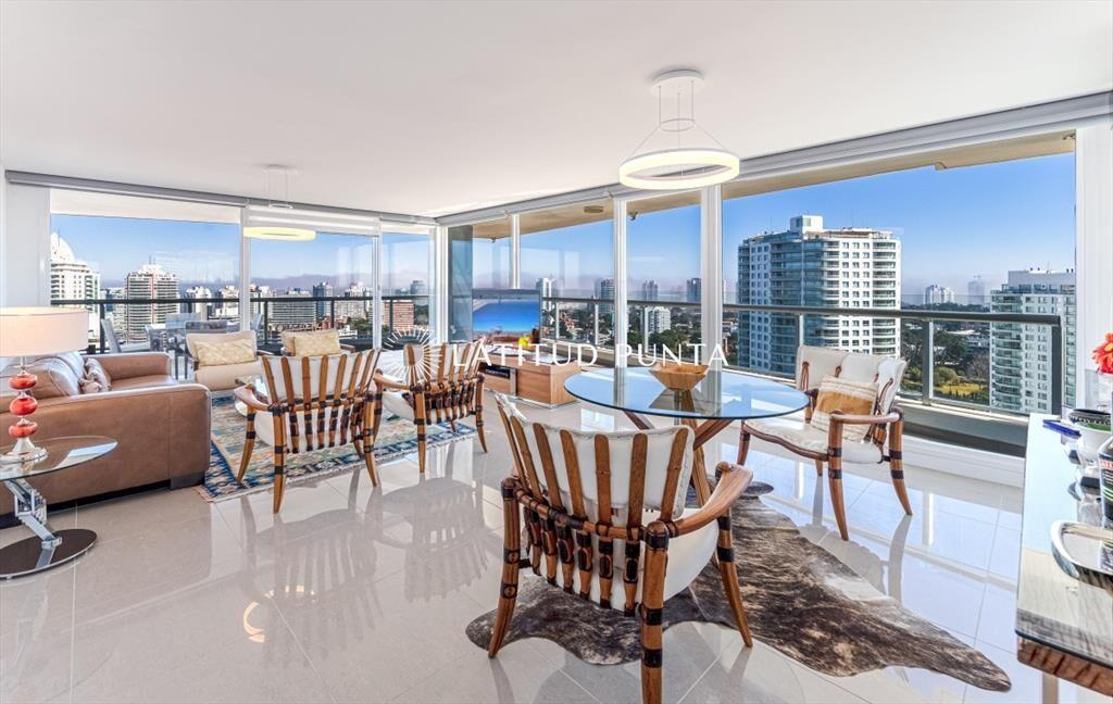 Piso alto en One, 3 suites más dependencia