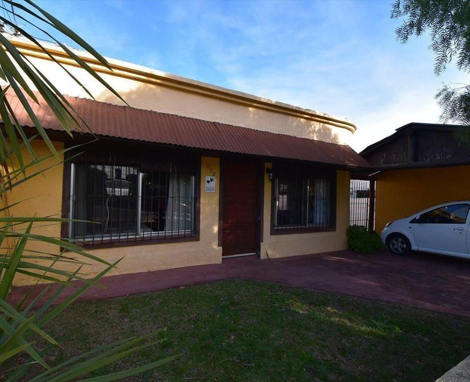 CASA CON APARTAMENTO Y PISCINA EN VENTA EN COLONIA