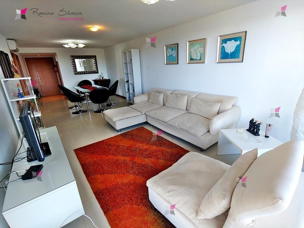 VENTA DE APARTAMENTO DE 2 DORMITORIOS EN TORRE TRESSENTA PU