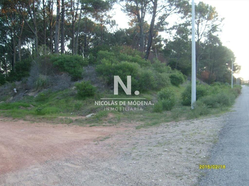 FINANCIA. Se vende terreno esquinero en punta