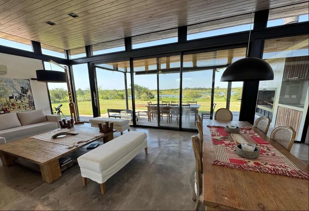Excelente y moderna casa en el Golf de Carmelo