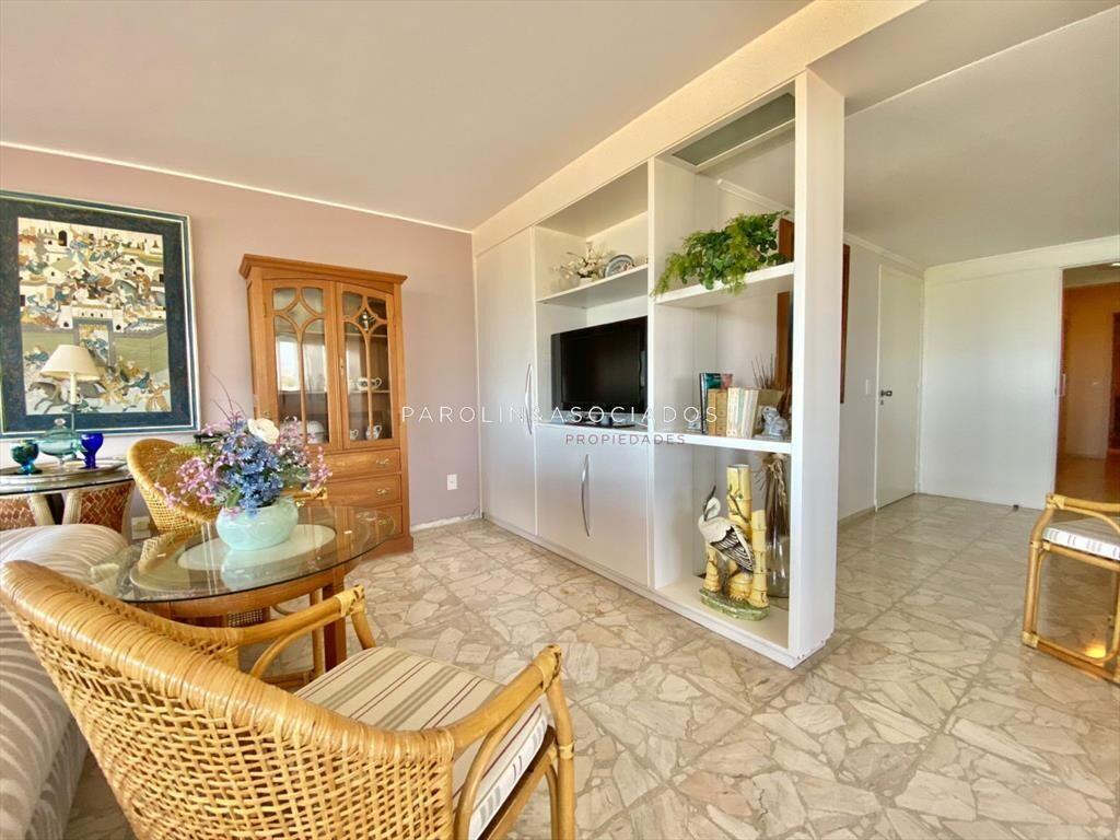 Apartamento en venta en Imarangatú, frente al