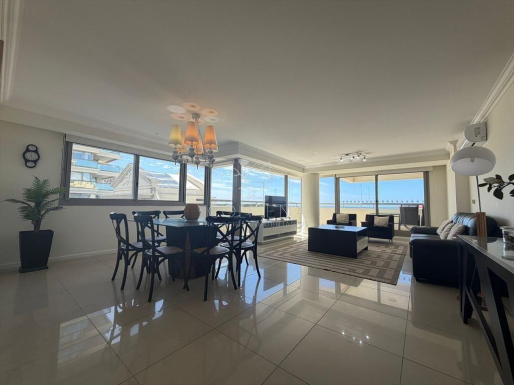 Apartamento en venta de 4 dormitorios en Punta del este , I