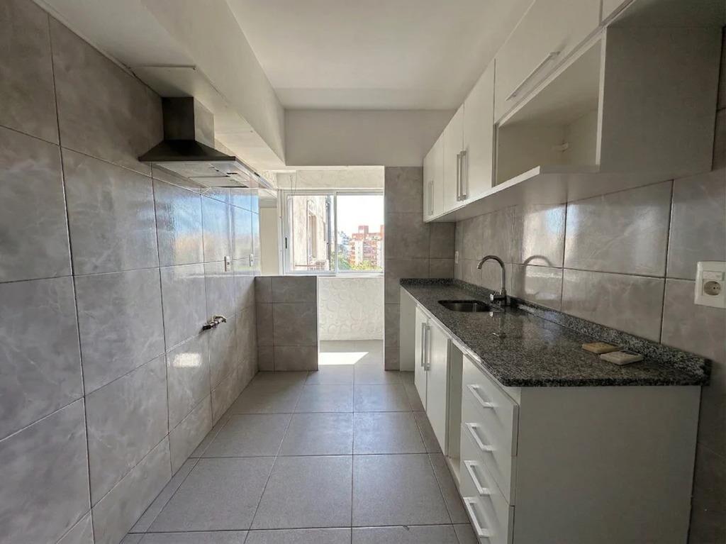 Alquiler apartamento de 4 dormitorios y garaje en Pocitos