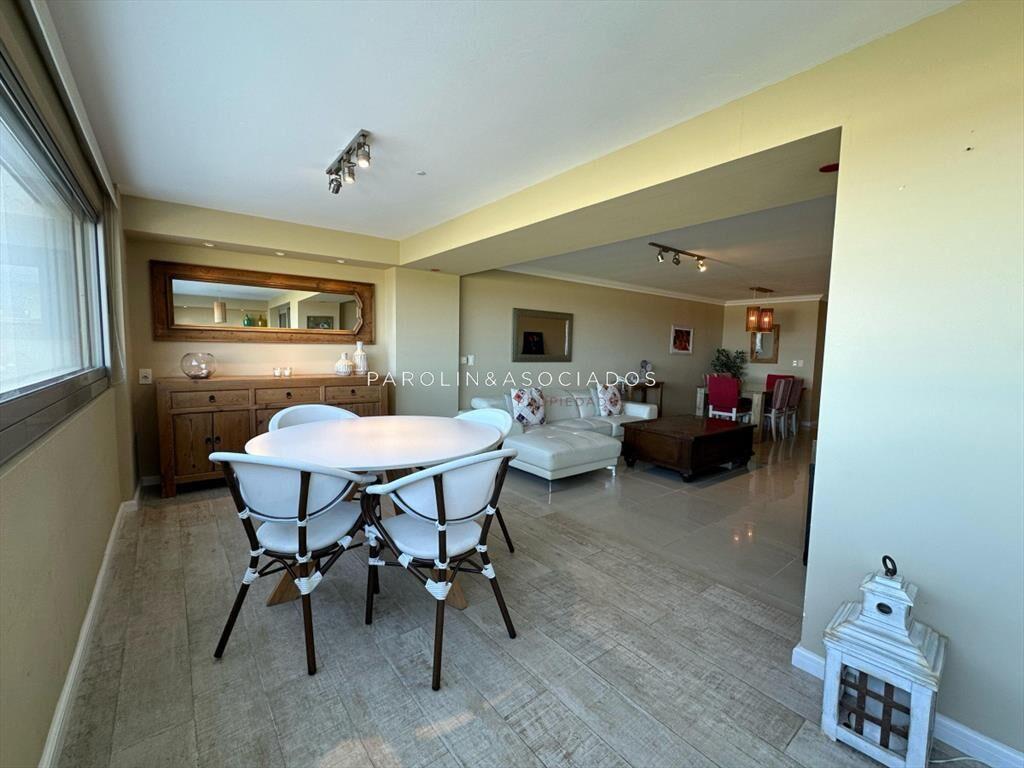 Apartamento en venta de 3 dormitorios en Playa