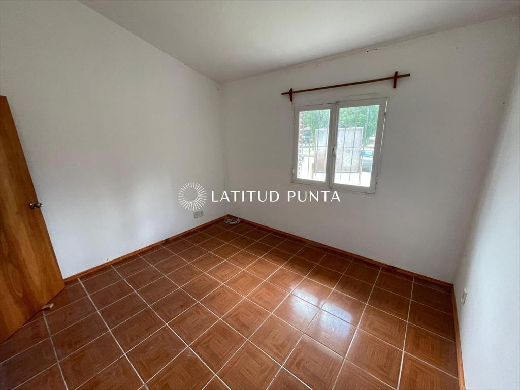 Maldonado centro, casa de dos dormitorios