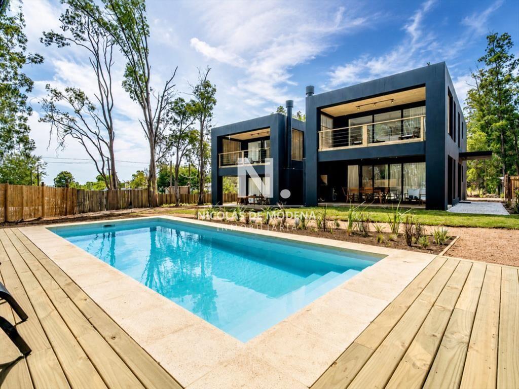 En venta casa de 2 plantas en Bosque Barra, Punta