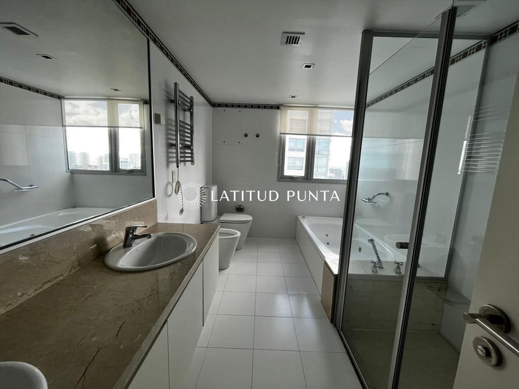 Apartamento en Le Parc, piso alto, 3 suites más