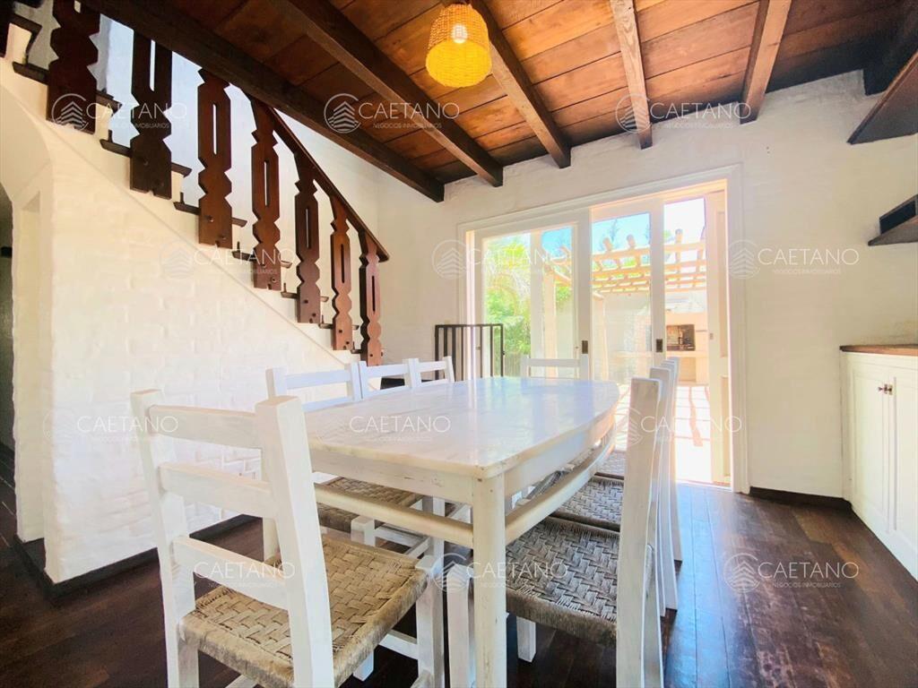 Excelente casa en venta de La Barra de tres + con