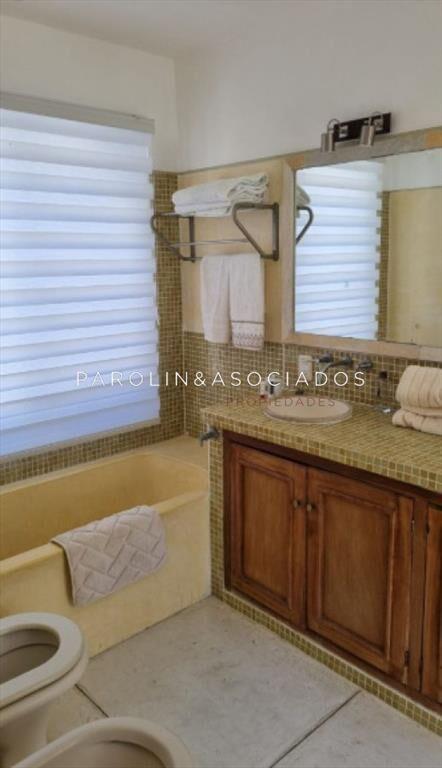 Casa En Venta Ubicada en La Barra Con Vista Al
