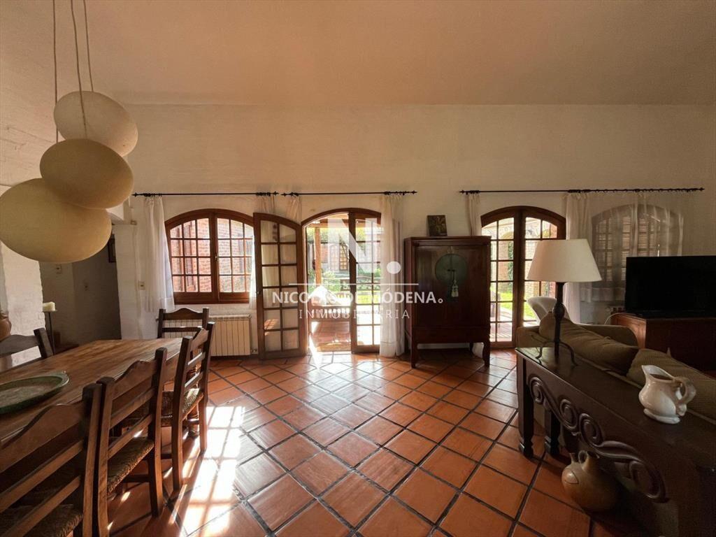 Alquila casa en Mansa Punta del Este, de 3dormitorios.