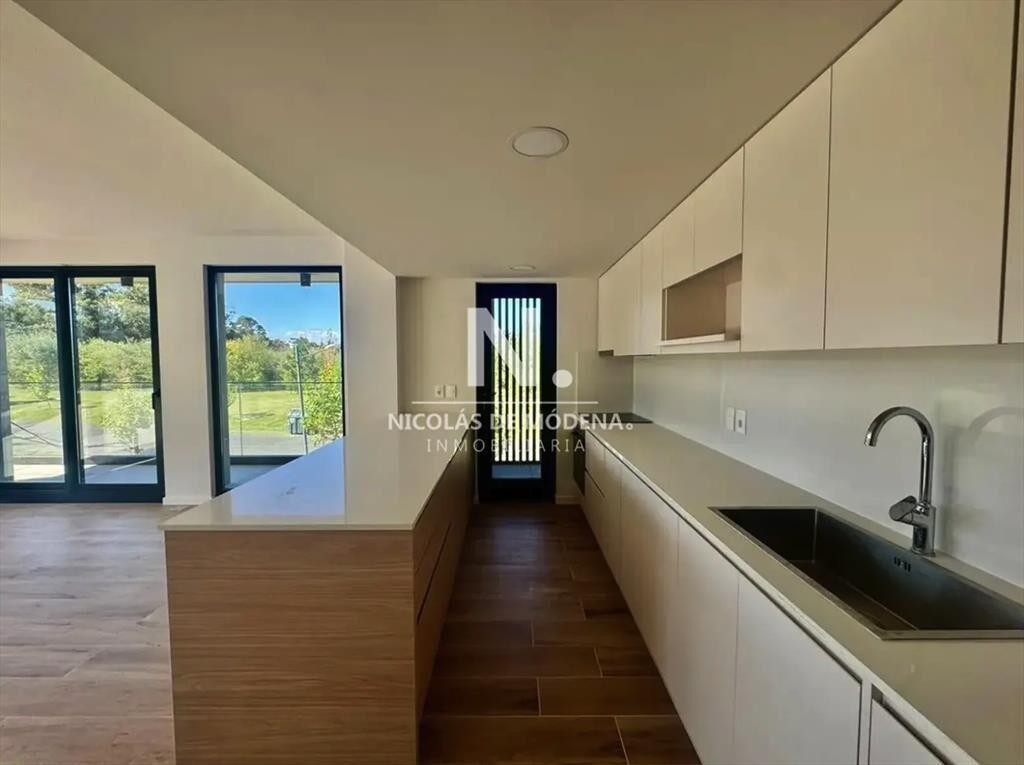 Apartamento de 2 dormitorios, 120m², con terraza y balcón